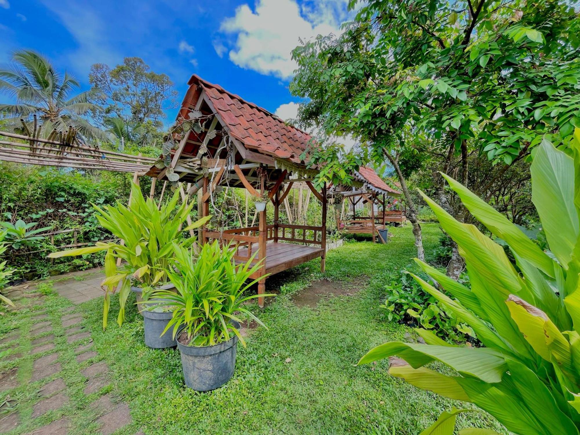 Pondok Isoke Bunggalow Banyuwangi  Exterior photo